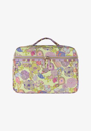 Rechthoekige cosmetische tas met bloemenpatroon, een bovenhandvat, dubbele ritssluiting en pasteltinten op een lichtgele achtergrond.