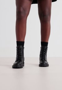 ONLY SHOES ONLBOLD - Gležnjače s platformom - black