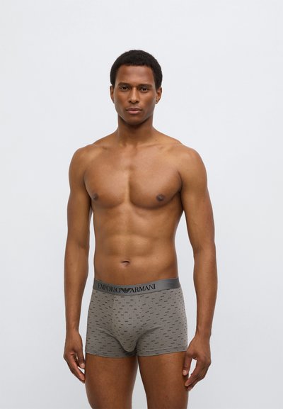 Grau gemusterte Boxer-Shorts mit einem schwarzen Bund und "EMPORIO ARMANI"-Logo, gefertigt aus weichem, elastischem Stoff.