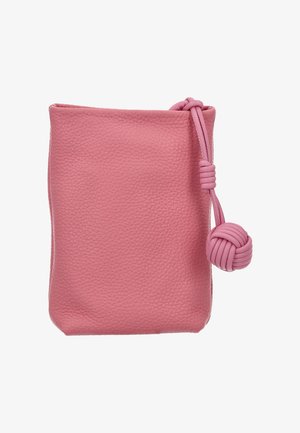 Lyserød læderpung med tekstureret finish og en knuddet lukningsdetalje. Kompakt rektangulær form med glat inderside.