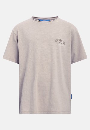 Light gray short-sleeve crew neck t-shirt with small "Echos" logo and text on left chest and a blue brand tag on side seam.