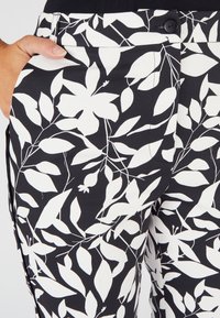 Damart Pantaloni - noir feuillage