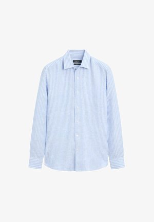 Camicia azzurro chiaro a maniche lunghe con bottoni e righe verticali bianche, con colletto classico, mostrata su sfondo bianco.