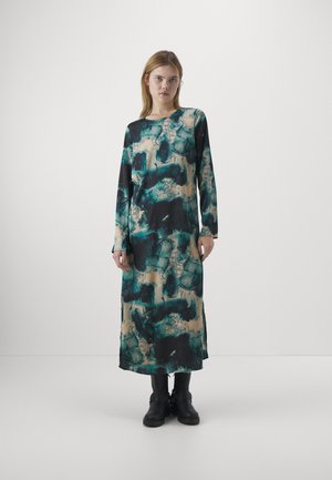 PCKATRINE O NECK MIDI DRESS - Vapaa-ajan mekko - irish cream/multi