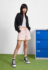 Jordan Teplákové kalhoty - atmosphere/celestial gold/french blue