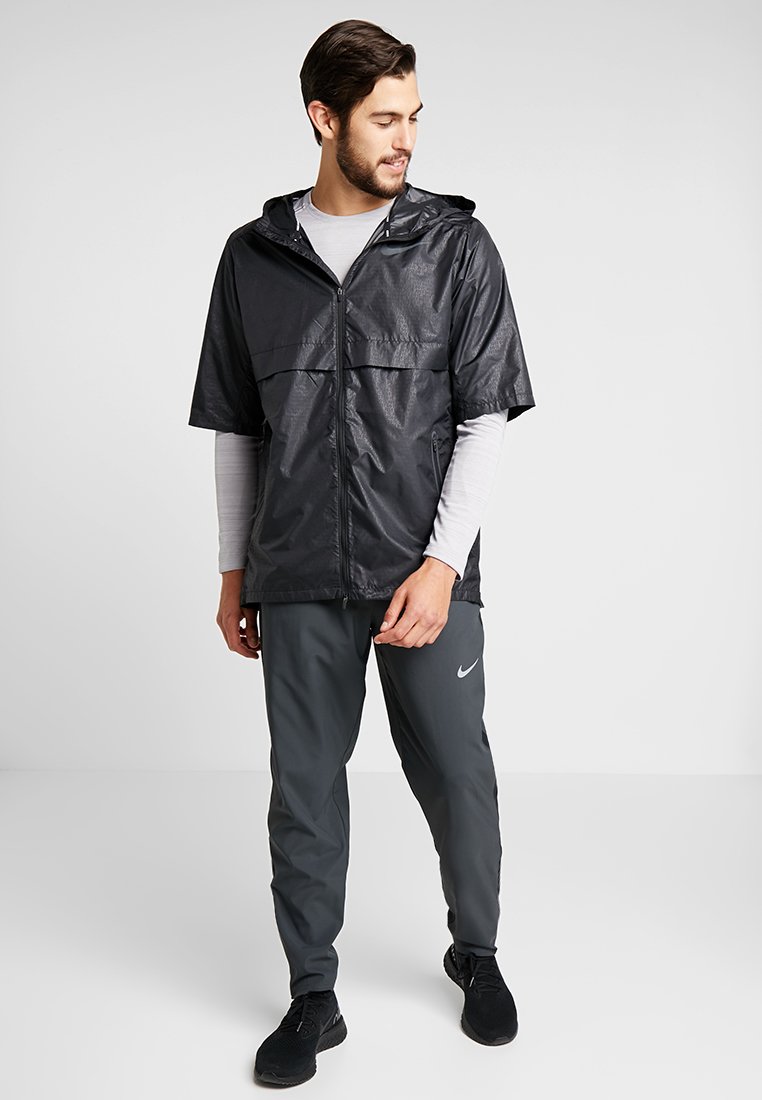 RUN STRIPE PANT Joggebukse dark smoke greyreflective silver RUN STRIPE PANT Joggebukse dark smoke greyreflective silver