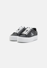 Calvin Klein Jeans FLATFORM LACEUP - Sneakers basse - black/bright white