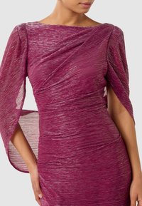 Forever New REA PLISSE DRAPE BACK GOWN - Apģērbs svinīgiem gadījumiem - berry