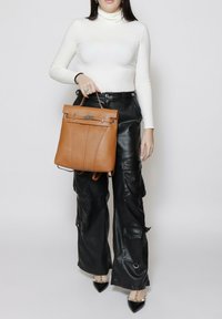 Roberta Rossi CONVERTIBLE INTO - Rugzak - cognac