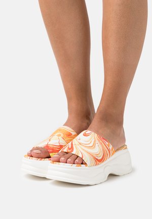 CHUNKY SOLE SLIDERS - Muiltjes met hak - orange