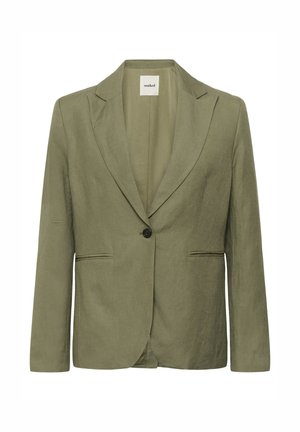 Oliivinvihreä yksirivinen bleiseri, jossa on lovelaput, kaksi etutaskua ja kauluksen sisäpuolella "soaked"-merkki.