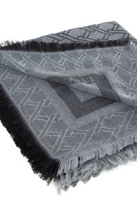 Coperta grigia intrecciata con un motivo geometrico e bordi frangiati. La texture è morbida, con tonalità che variano dal grigio chiaro al grigio scuro.
