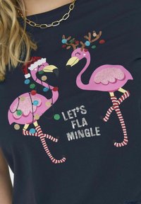 ONLY Carmakoma WEIHNACHTSPRINT - T-shirt med print - night sky