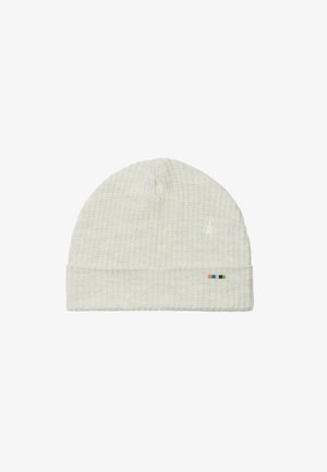 Beanie a maglia di un grigio chiaro con una texture a coste, dotato di un risvolto e di un piccolo dettaglio colorato sul lato.