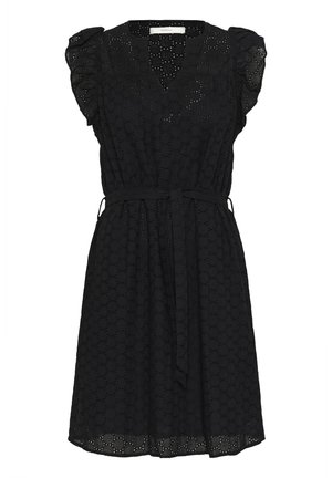 Robe noire longueur genoux en matériau texturé avec des détails en dentelle, des manches bouffantes et une taille cintrée par un lien. Décolleté en V et silhouette évasée.