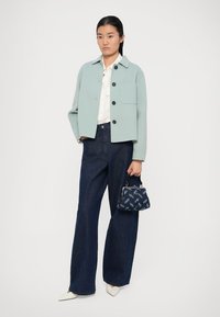 REMAIN COCOON PANTS - Brīva piegriezuma džinsi - sargasso sea/blue