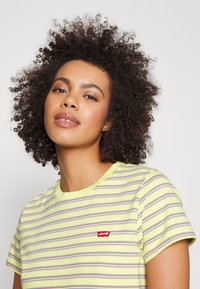 Levi's® THE PERFECT TEE - Lihtne T-särk - yellow