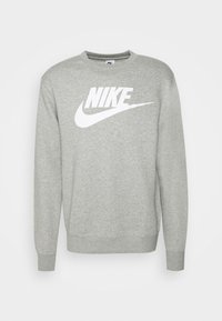 Sudadera gris de algodón con cuello redondo y mangas largas. Presenta un gran logo de Nike en blanco en la parte frontal.