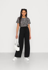 Vero Moda VMOLGA  - T-shirt estampada - black