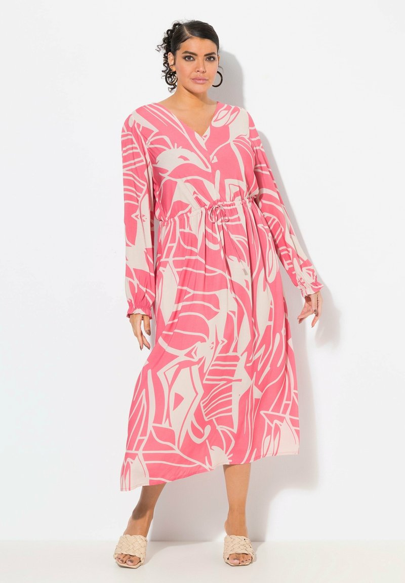 Langärmliges, V-Ausschnitt Kleid in Pink mit weißen abstrakten Mustern. Verfügt über einen elastischen Taillenbund und eine fließende Silhouette, hergestellt aus leichtem Stoff.