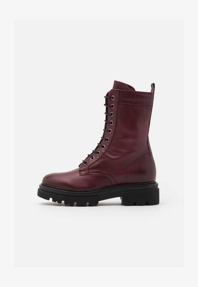 UNDER - Platform boots - bordo