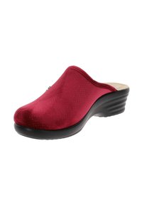 Zoccolo in suede rosso con punta arrotondata, superficie perforata e tacco basso nero a cuneo. Presenta un plantare texturizzato per il massimo comfort.