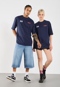 YOURTURN UNISEX - T-shirts print - midnight sail
