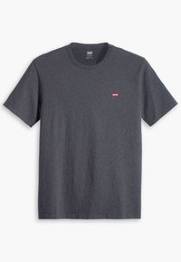 T-shirt gris à manches courtes en coton doux, arborant un petit logo rouge Levi's sur la poitrine, un col ras du cou et une coupe décontractée.