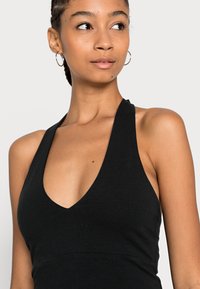Hollister Co. BARE UNDER BUST SEAM HALTER  - Top - casual black