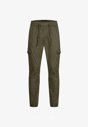 Pantalones cargo verde oliva con cintura elástica, cordón ajustable, bolsillos laterales con solapa, costuras en las rodillas y puños elásticos.