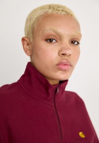 Carhartt WIP AMERICAN HIGH NECK - Pusa - malbec