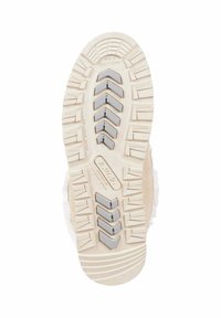 Kengän pohja, jossa on teksturoitu kerma, ja se sisältää sahalaitakuviota sekä harmaita yksityiskohtia. Mukana on uria otteen ja vakauden parantamiseksi.