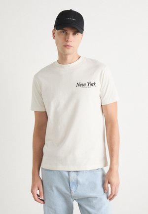 Calvin Klein Jeans NEW YORK SCRIPT TEE - Camiseta estampada - ivory