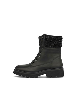 Schwarzer Leder-Schnürstiefel mit klobiger Sohle und umgeschlagenem Manschettenrand, verziert mit schwarzen Perlen und Nieten.
