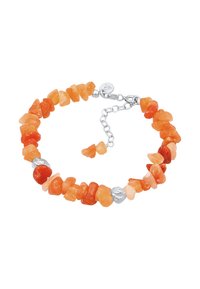 Armband aus orangefarbenem und rotem Naturstein mit silbernen Akzenten, ausgestattet mit unregelmäßig geformten Steinen und einer Kettenverlängerung zur Größenanpassung.