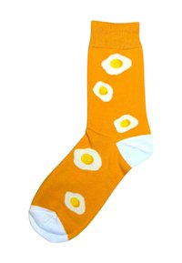 Gul bomuldsstrømpe med hvide æggeblomme-mønstre samt en hvid tå og ribkant. Glat tekstur med en tætsiddende pasform.