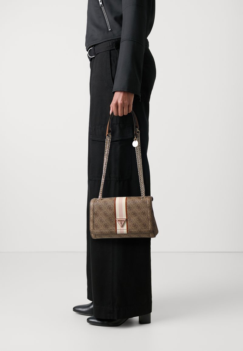 Guess NOELLE CONVERTIBLE XBODY FLAP - Borsa a tracolla - latte