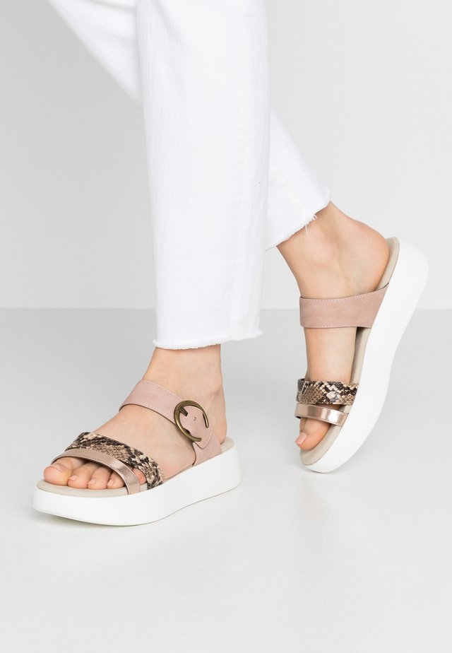 Sandalias planas - bronze/rose