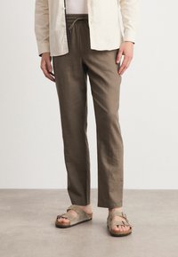 Les Deux PATRICK PANTS - Pantaloni - brown
