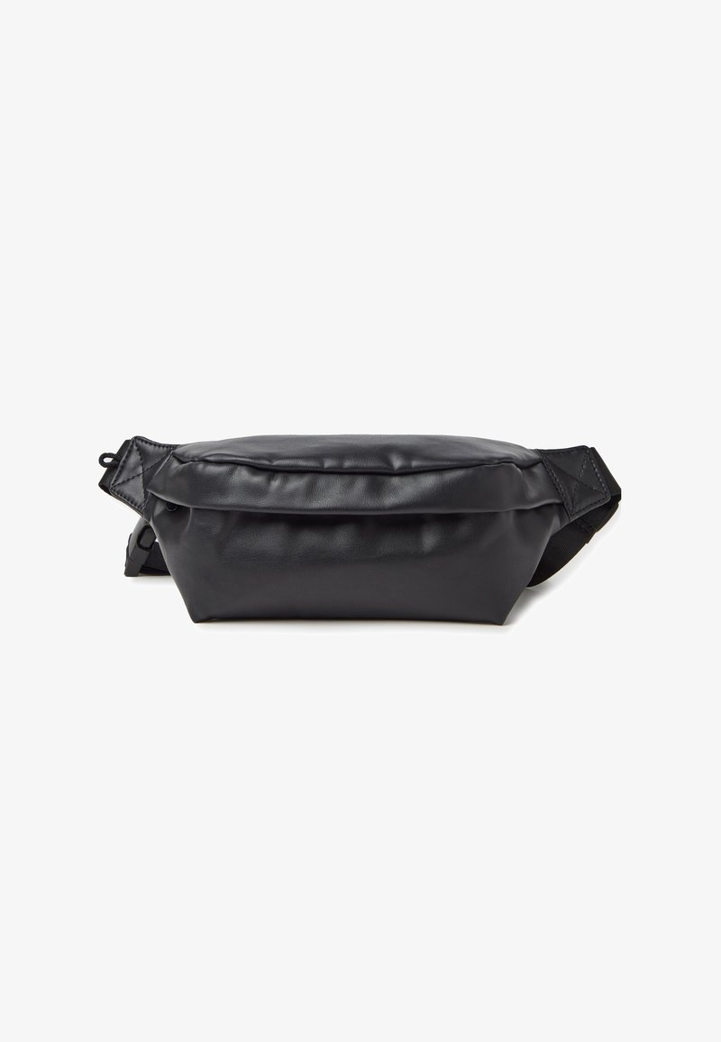 Schwarze Bauchtasche aus glattem, mattem Material. Kompakte, rechteckige Form mit einem Reißverschluss oben und einem verstellbaren Gurt auf der Rückseite.