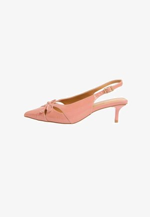 Rosa Lackleder-Slingback-Pumps mit kleinem Absatz, spitzer Zehenpartie, dekorativer Schleife und goldener Schnalle am Riemen.