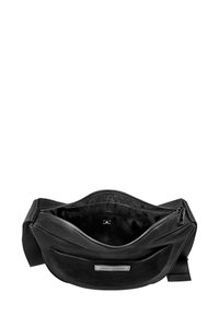 Borsa a tracolla nera in pelle con una texture liscia. Presenta un compartimento principale con zip e una tasca esterna con una placca del logo.