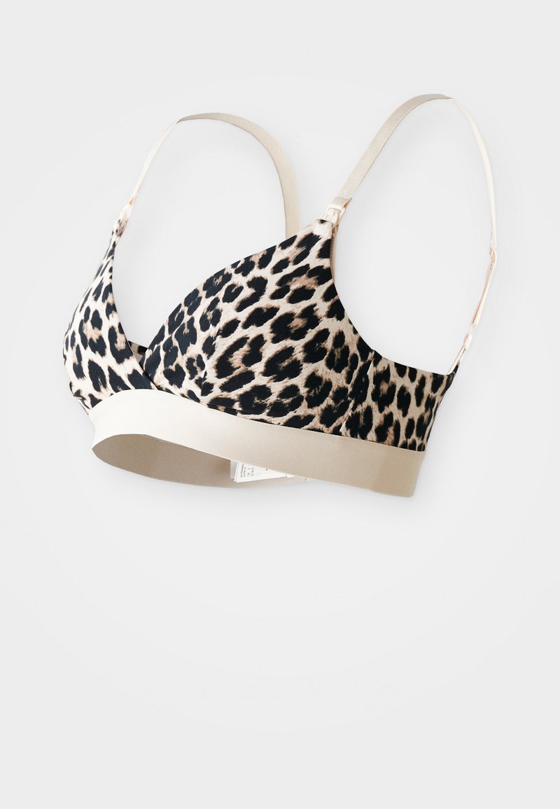 Sujetador de estampado de leopardo con una tela suave, copas triangulares, una banda lisa de color beige claro y tirantes ajustables. El diseño presenta un atrevido patrón animal.