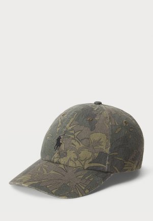 Gorra de béisbol de camuflaje hecha de tela con patrones florales en verde y marrón, con visera curva y logo bordado en negro.
