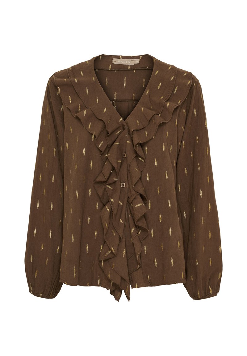 Brun bluse med en flæset halsudskæring og frontlukning. Stoffet har et subtilt mønster af gyldne fjer. Lange ærmer med elastiske manchetter.