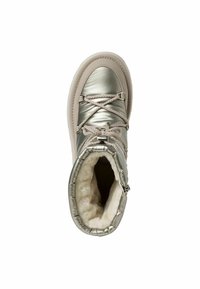 Botín de invierno metálico plateado con punta redonda, parte superior acolchada y forro de piel de oveja; cuenta con cordones decorativos y suela de goma.