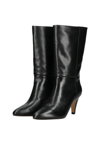 Černé kožené kotníkové boty s špičatou špičkou, hladkou texturou a mírně zakřiveným podpatkem. Elegantní design s klasickou siluetou.