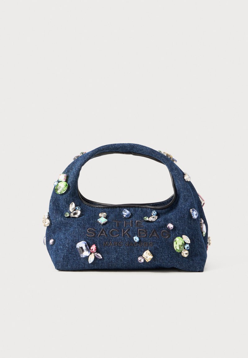 Denim-käsilaukku pyöreällä kahvalla, joka on koristeltu värikkäillä jalokivillä ja logotekstillä. Ominaisuudet: tummansininen väri ja pehmeä rakenne.