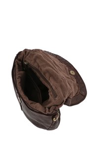 Braune Lederhandtasche mit weichem Innenfutter, Reißverschlusstasche und einer magnetischen Druckknopfverschluss. Sie wirkt strukturiert mit glatter Textur.