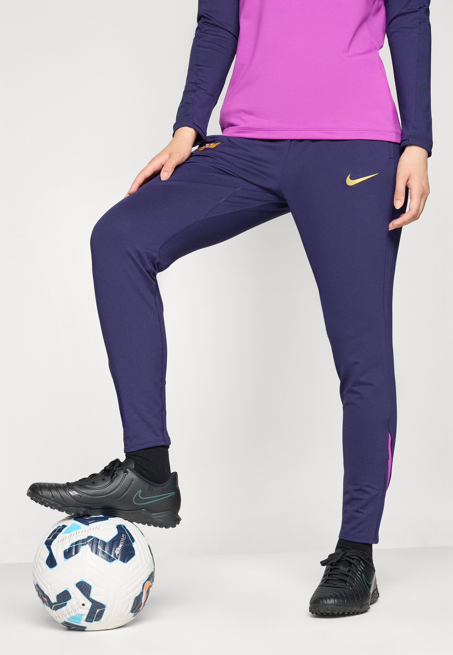nike outfit purple